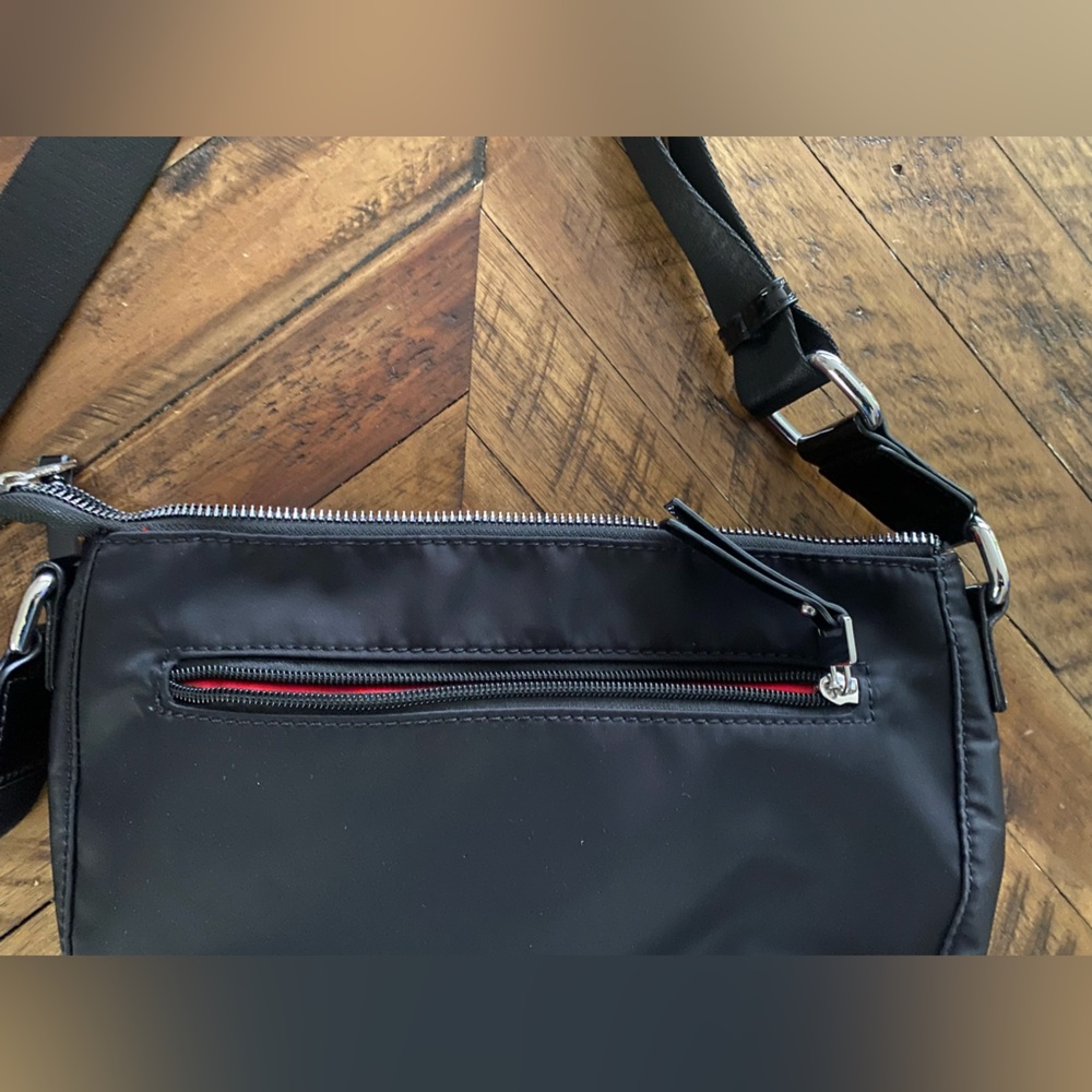Black Crossbody Bag — Classic Everyday Carry - Picture 8 of 10